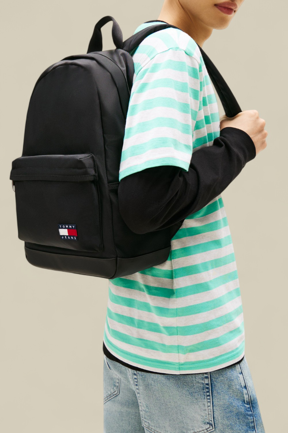 תמונת כל הלוק של תיק גב